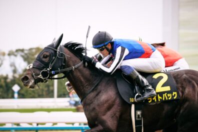 折り合いバッチリ、末脚バキュン 春の大舞台が見えてきたライトバック