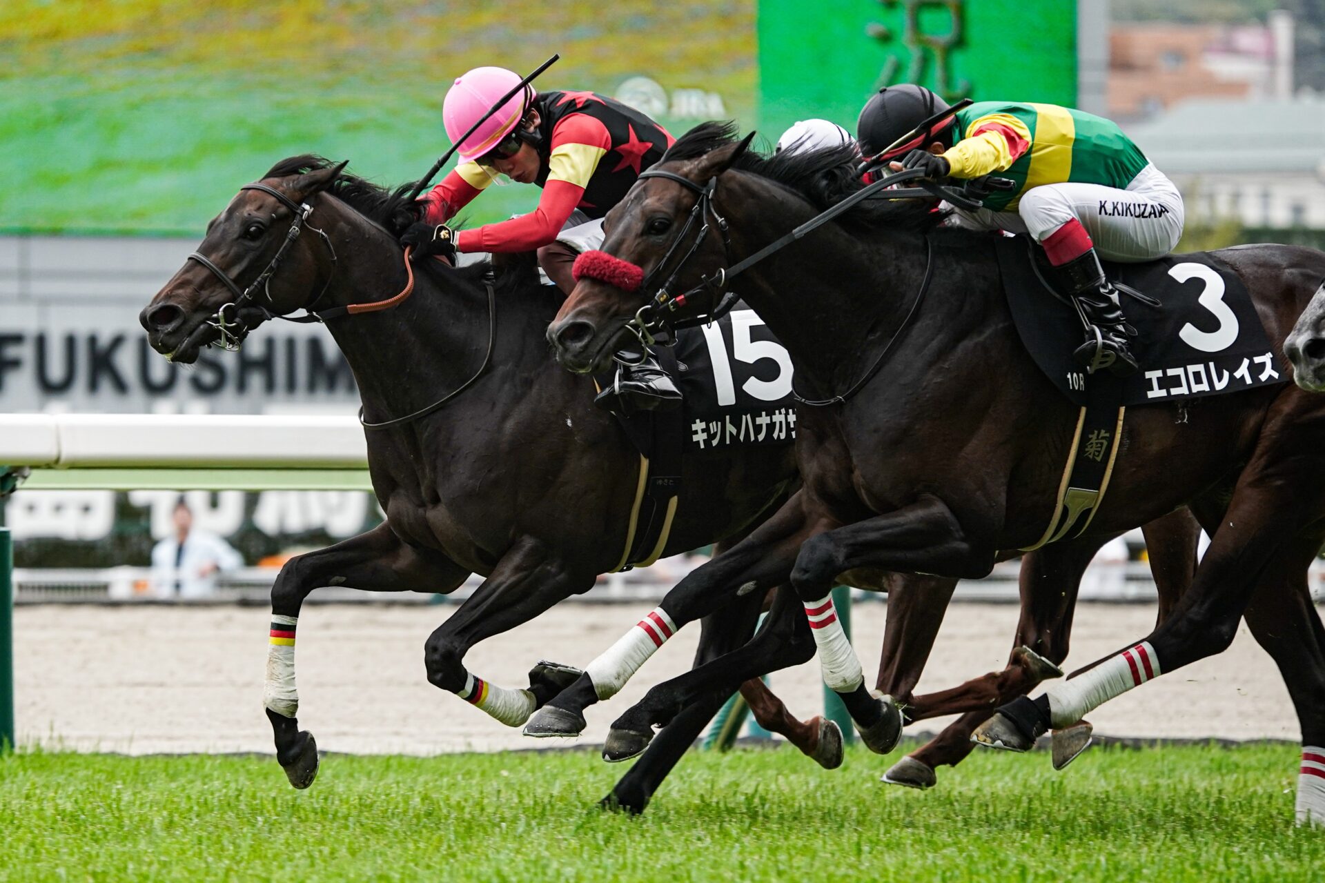 4月20日の福島10R・奥の細道特別（芝2600m）において、生産馬のキットハナガサク号（牝4歳、父キズナ、母メジロスプレンダー）が勝利