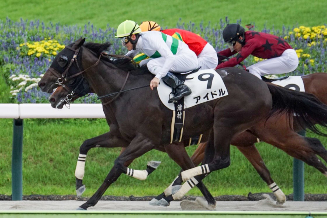 7月20日の福島7R・3歳未勝利（ダート1150m）において、生産馬のアイドル号（牝3歳、父ルーラーシップ、母ツボミ）が勝利