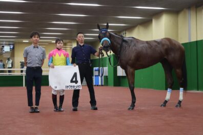 積極策から粘り腰を発揮 ハヤブサオヒメサマが嬉しい初勝利
