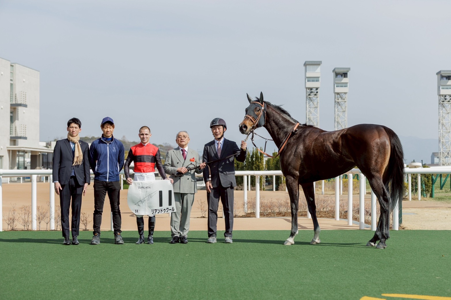 2月14日の京都5R・3歳新馬（ダート1800m）において、生産馬のリアンドゥクール号（牝3歳、父キズナ、母ストリートバンド）が勝利