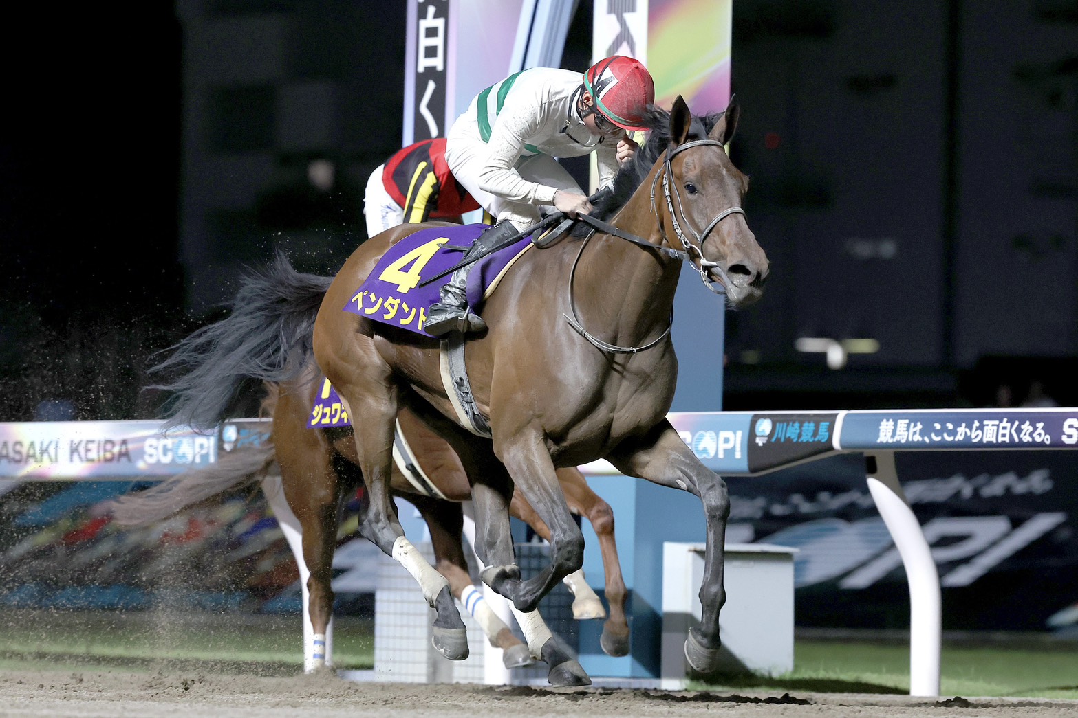 6月17日の川崎11R・関東オークス(ダート2100m)において、生産馬のペンダント号(牝3歳、父オルフェーヴル、母スパイラルステップ)が勝利
